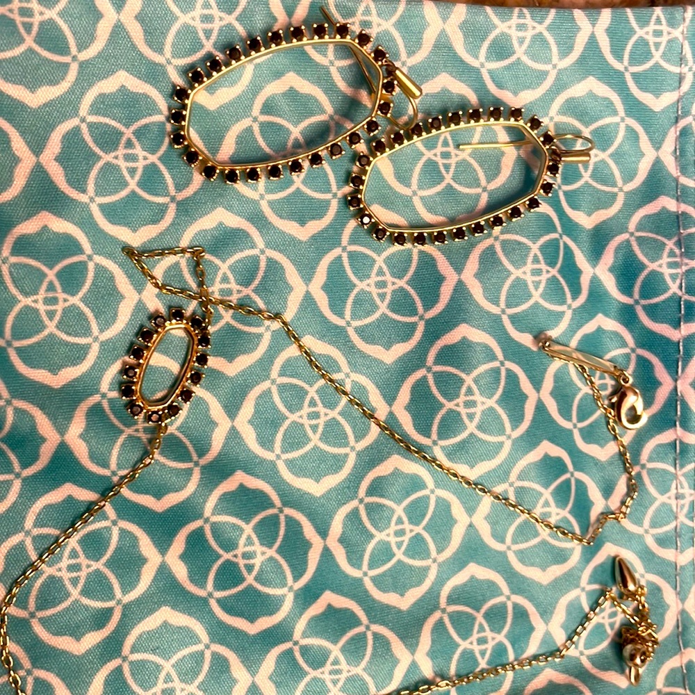 Kendra Scott Elisa gold necklace and matching earrings